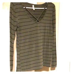 Criss cross long sleeve top